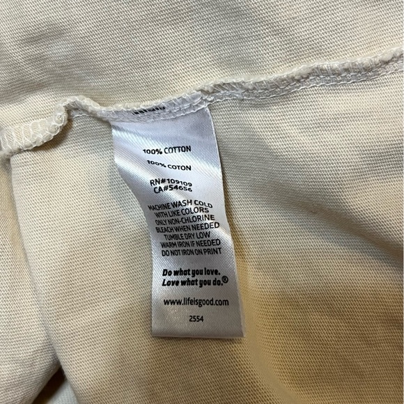 Life is Good Women’s Large Crusher Tee Long Sleeve Beige Christmas Joy Squirrels - Picture 4 of 5